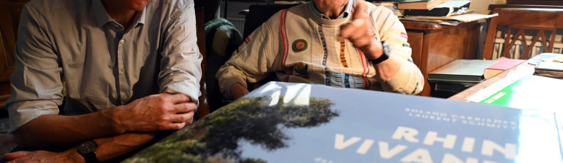 Laurent Schmitt et Roland Carbiener à Daubensand pour la sortie de "Rhin Vivant". Photo DNA / Franck DELHOMME 