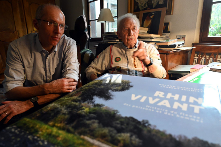 Laurent Schmitt et Roland Carbiener à Daubensand pour la sortie de "Rhin Vivant". Photo DNA / Franck DELHOMME